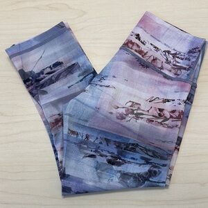 Lululemon cropped tights, leggings, gym, yoga pants size 6, print, perfect!